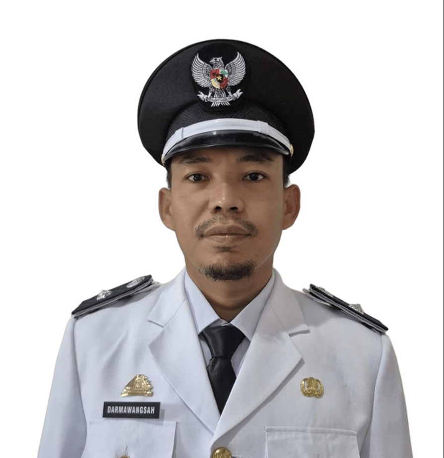 Kepala Desa Salajangki Darmawangsah, S.P.
